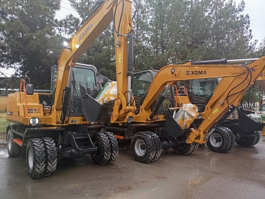 8085 колёсный экскаватор