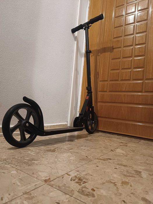 Trotinetă neelectrică pliabilă cu roți mari (Model Olmo Cup S) – Stare foarte bună