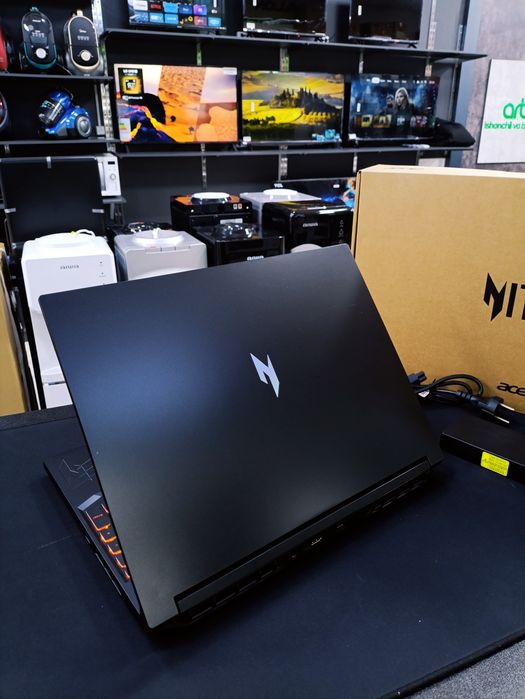 Acer Nitro V16  4060