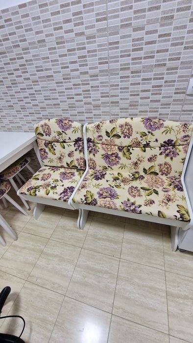 Masa de bucatarie cu doua scaune