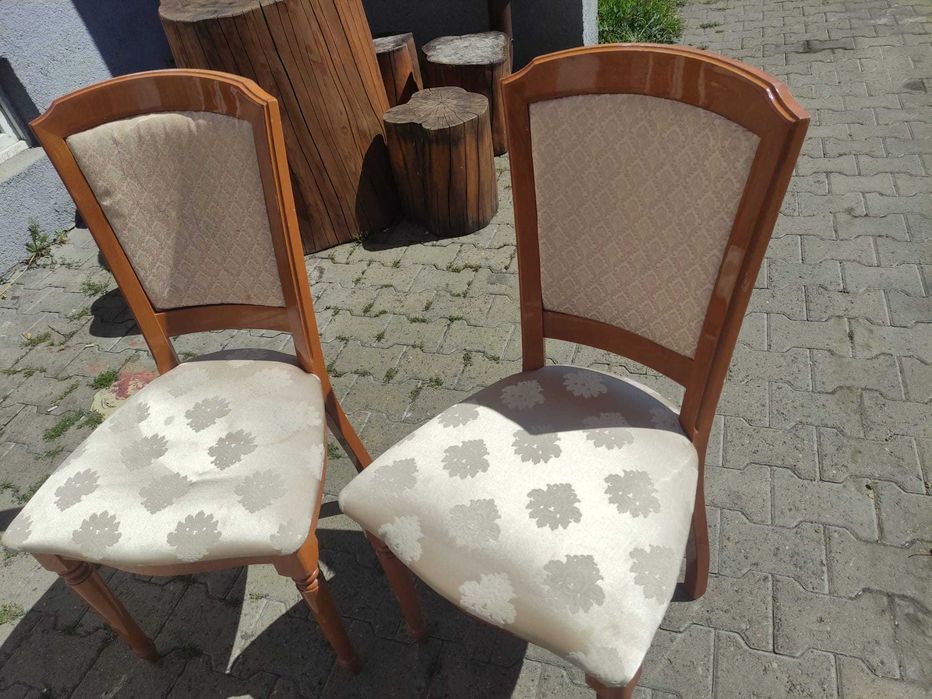 4 scaune lemn cires lacuite tapiterie satin bej