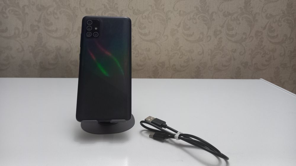 Телефон Samsung galaxy a51