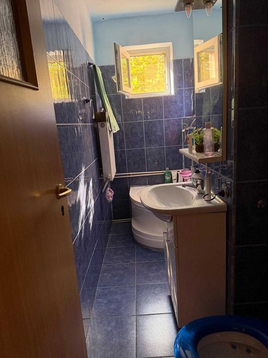 Se oferă spre vânzare un apartament cu două camere, situat în zona Micro 6.