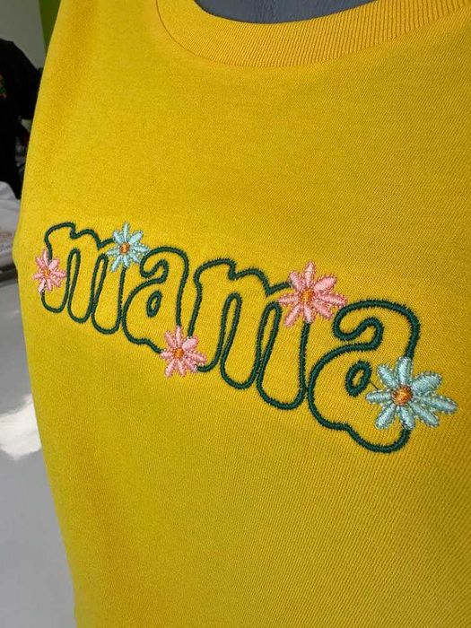 Дамска тениска с бродерия МАМА, подарък за 8-ми Март