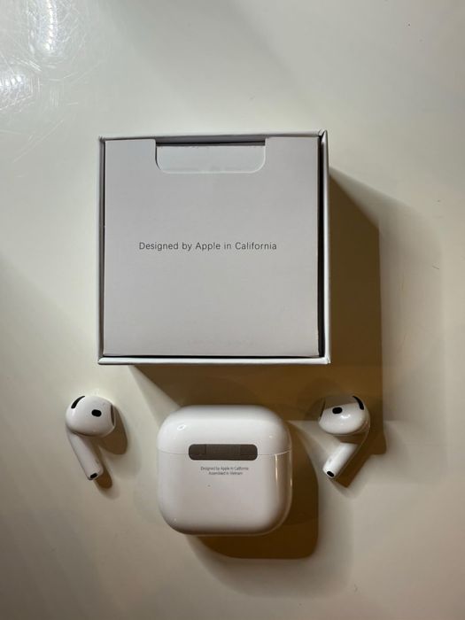Apple AirPods 4