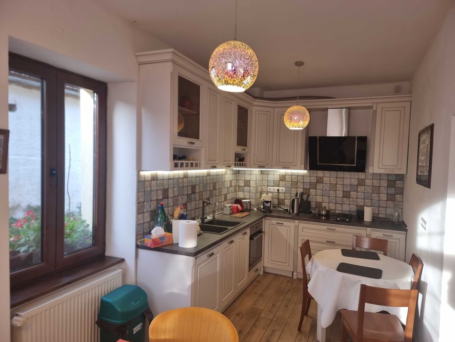 Inchiriez Apartament KING 220 mp (in vila -utilat  ) max 14 persoane