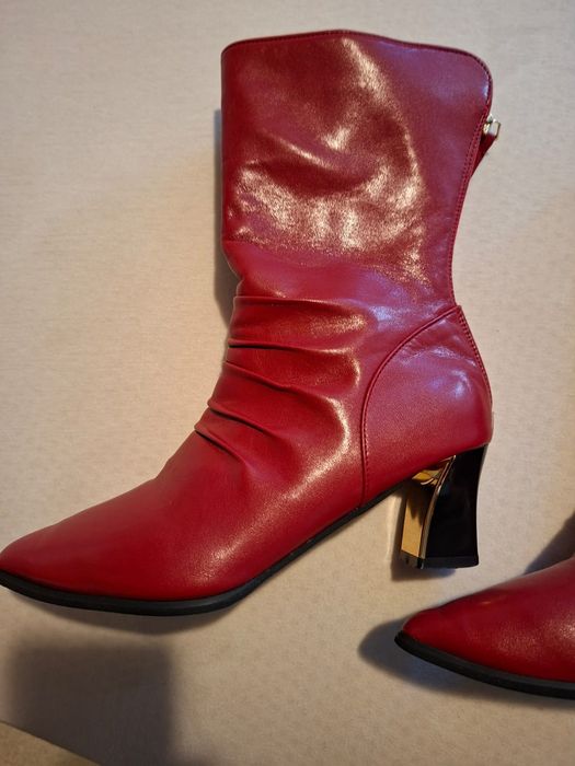 Cizma de dama .marimea 40.de piele.