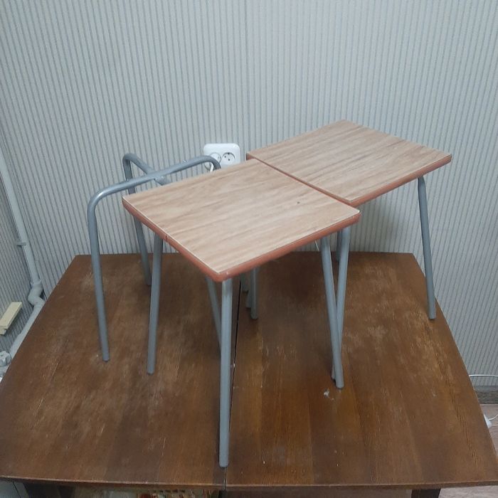 Стол раскладной три табуретки