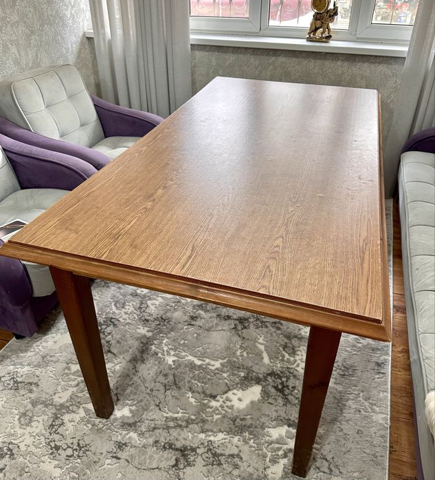 Качественный стол сотилади