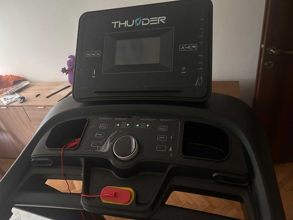 Banda de alergat electrica, Thunder Core-S Black, greutate maxima 180kg