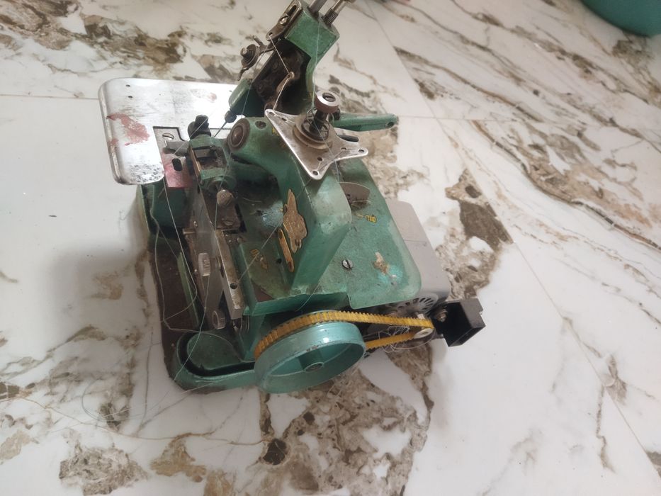 Оберлок тігін машинасы