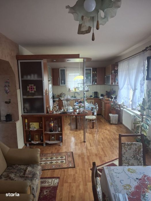 Casă in sangeorgiu de mures , garaj și mansardă utilizabilă