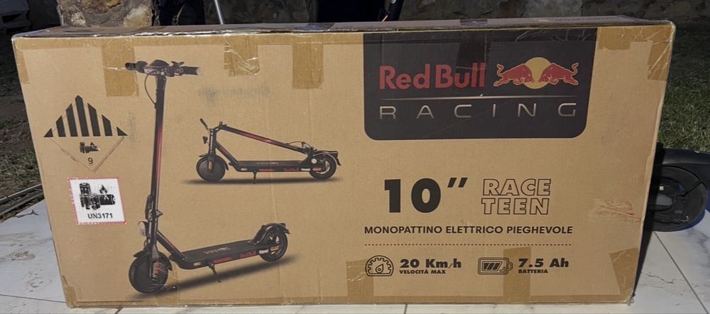 Trotineta electrica 10 red bull racing