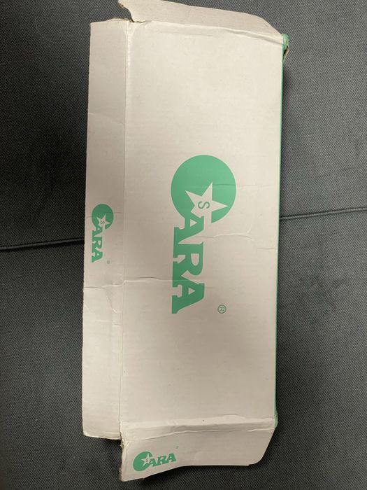 Tenisi femei Sara marimea 40 , cutie si saculet , fabricat in Ro