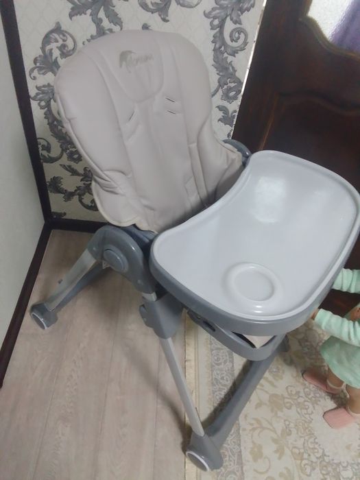Стол детскии для сиденья до 3лет