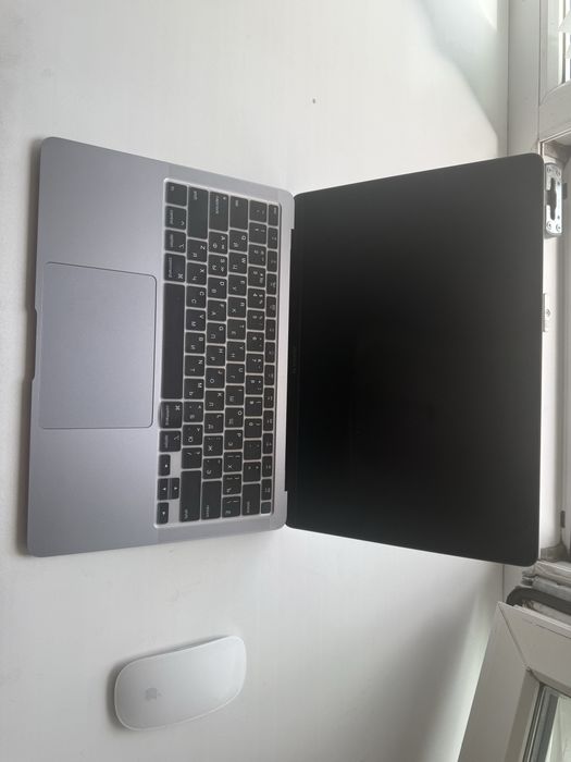 Продам macbook air 13, 2020