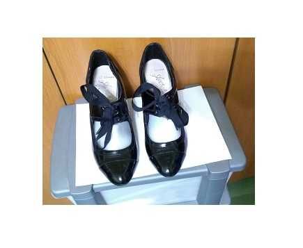 Pantofi M&S UK cu toc inalt negri de lac cu siret, model deosebit, 40