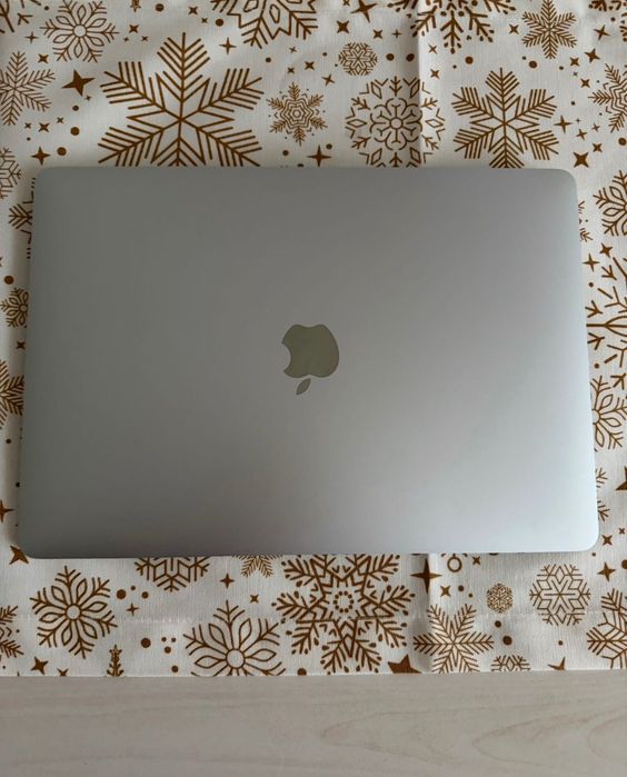 продам Mac Book  AIR M1  8/256