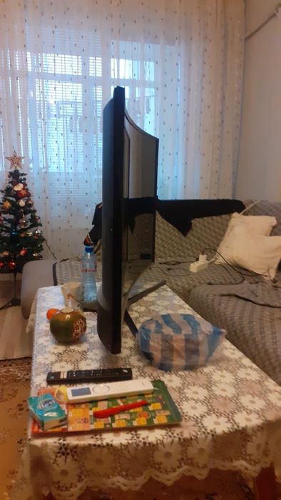 SAMSUNG телевизор 48 инча.