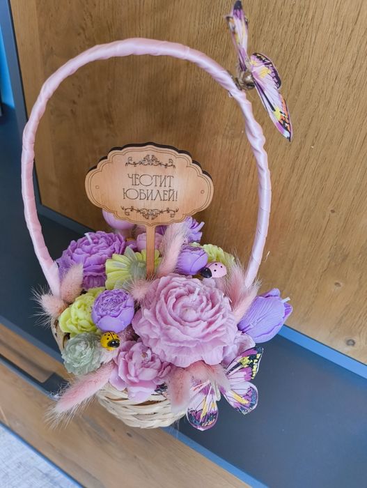 Букет с ароматни цветя от восък