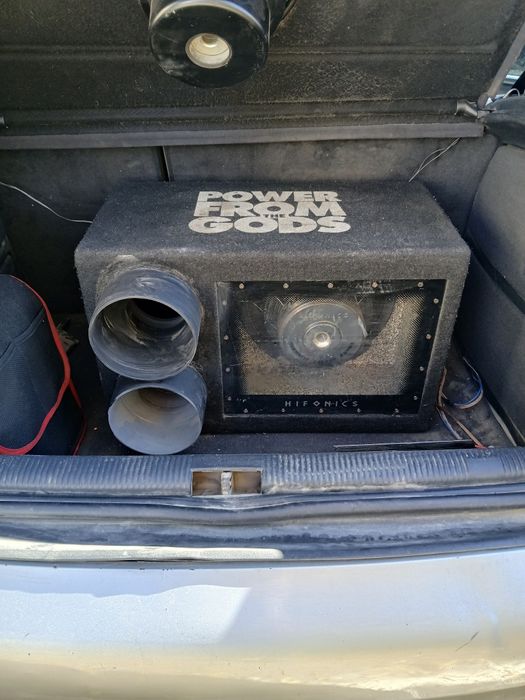 Музика с усилвател за кола