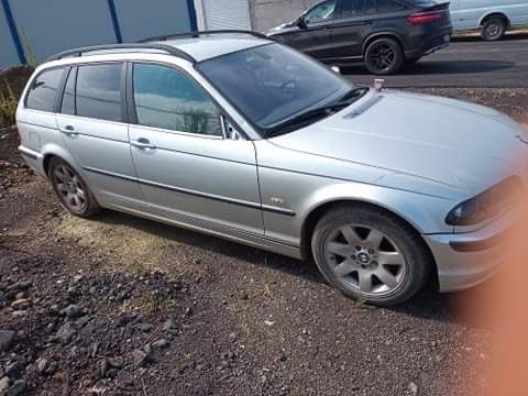 Продавам Бмв е46 320i 150 коня фейс лифт  на части