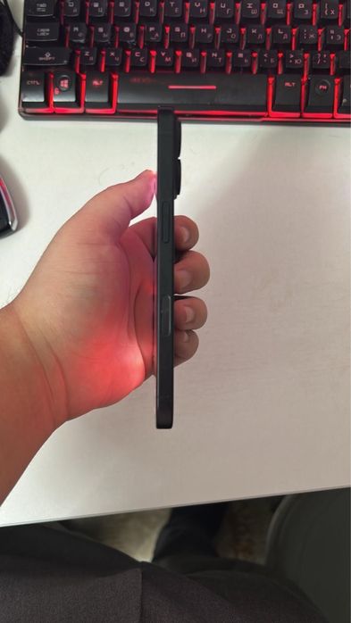 Iphone 16 черный