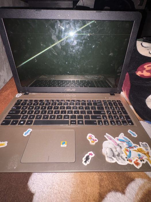 Vand laptop Asus urgent!