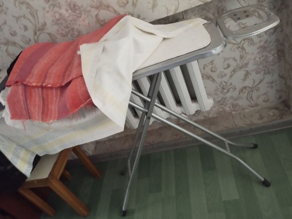 Продам  гладильную доску ,утюг