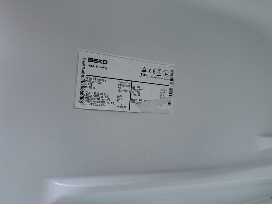 Хладилник с камера 144 см