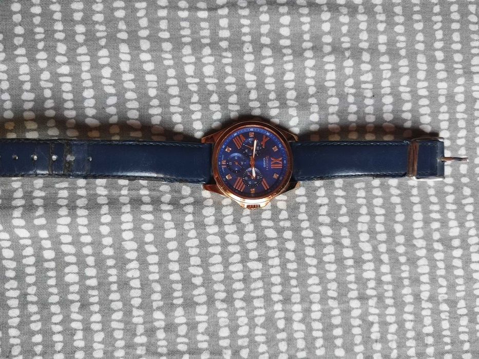 Продавам дамски часовник casio