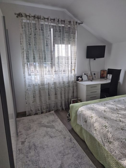 Casa de vanzare  zona Dealu Sf Petru