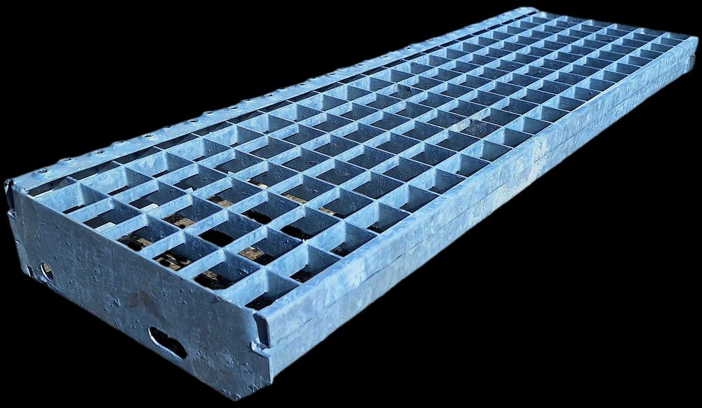 Trepte zincate / Scari + Gratare zincate / rigole / platforme metalice