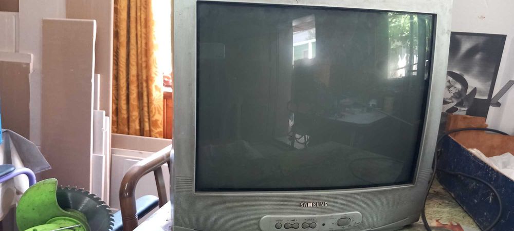 Продавам телевизор SAMSUNG