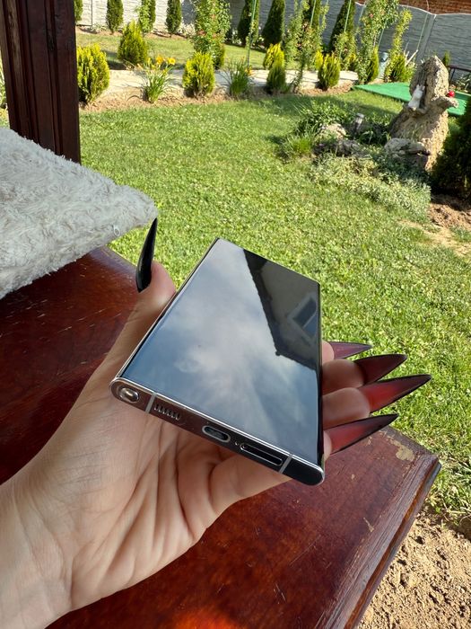 Samsung Galaxy S22 Ultra 256 GB - Бял, като нов !