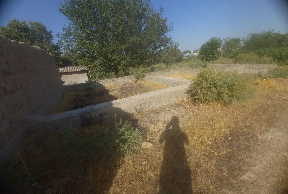 Yer uchatskasi sotiladi 4 xona va oshxona bitoni quyilgan