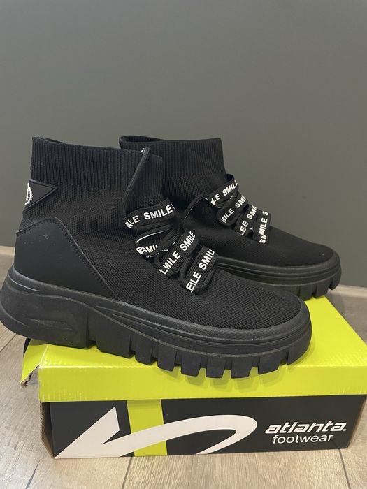 Женски черни боти