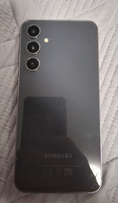 Самсунг S23 FE 128 гб 4500 аккумулятор