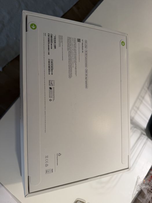 MacBook Air 13" M4 / 16GB RAM / 256GB SSD - NOU / SIGILAT