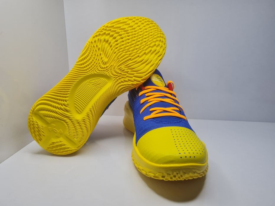Кецове Under Armour Curry 4 Low 

Чисто нови с кутия.

Размир 44 стелк