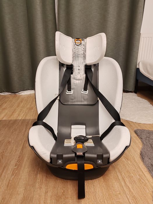 Scaun de masina de la nastere la 5 ani Chicco