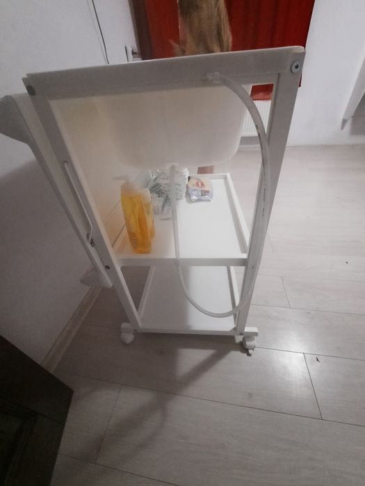 Cadita cu masa de infasat