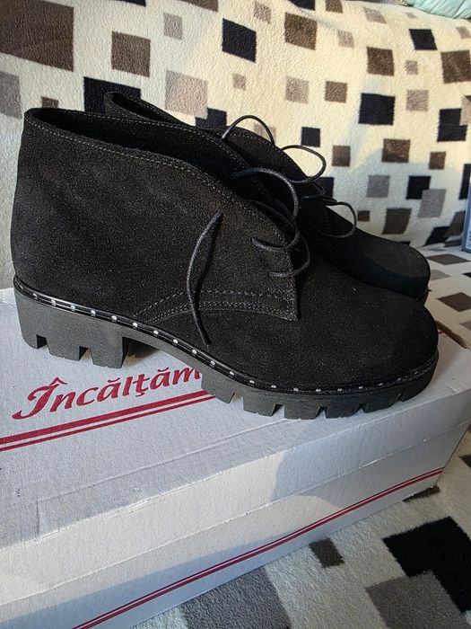 Ghete piele intoarsă mărimea 39