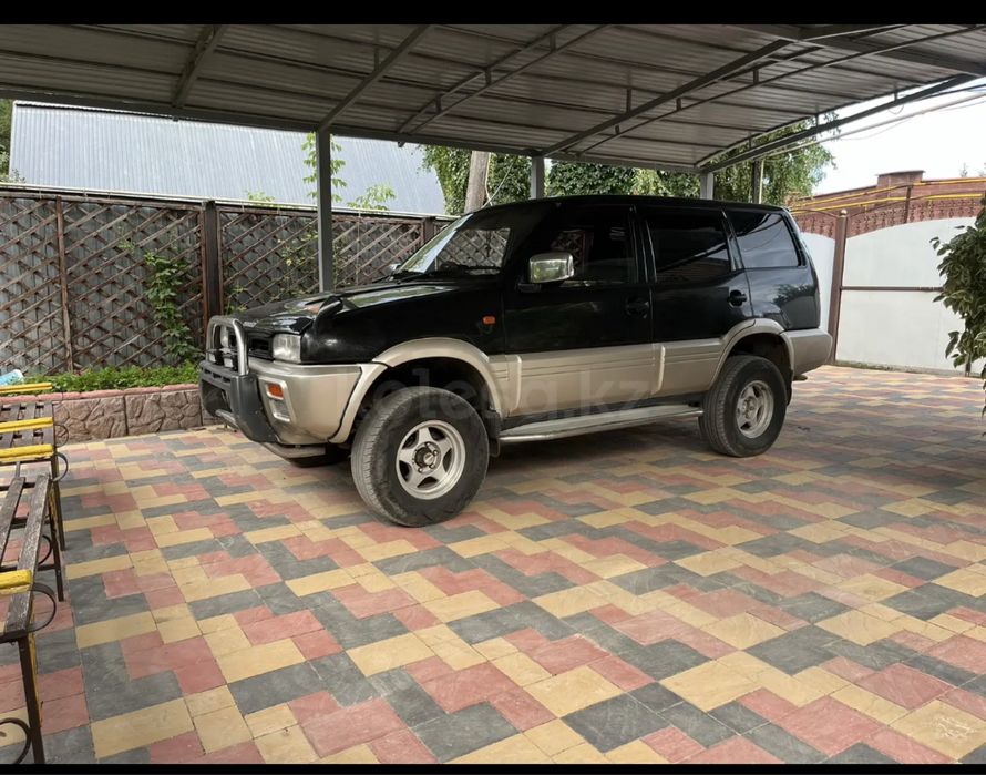 Продам внедорожник Nissan Mistral