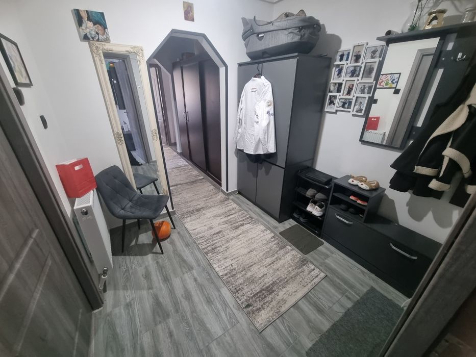 Inchiriez apartament 3 camere 70m²