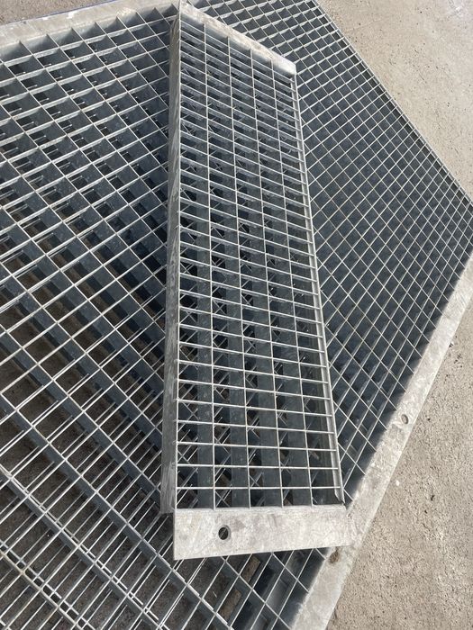 Trepte zincate galvanizate