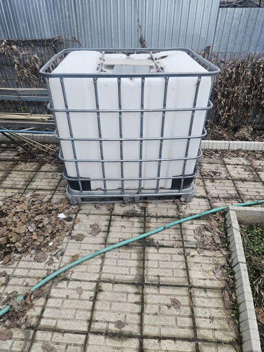 Продам емкость для воды 1 куб