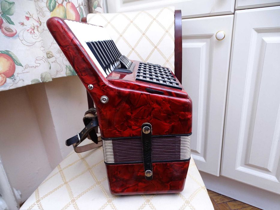 Акордеон Велтмайстер Стела 40 баса