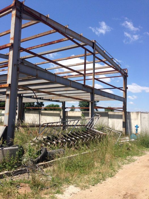 Метална конструкция тип Ригел 420кв.  Колони,столици,склад,навес