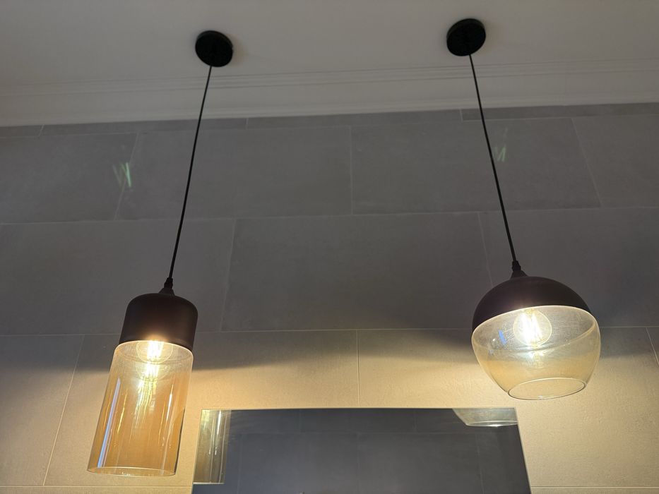 Lustra moderna tavan